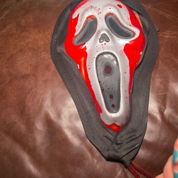 Ghost Face Mask with Blood Effect - Picture 5 of 8